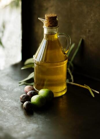 olive_oil_large-1-5065471